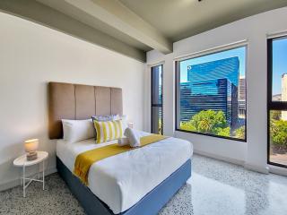Light, sunny, fast wifi, central home with pool! - 0