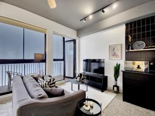Brand new, luxury, wifi, pool with 24hr security - 3