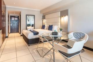 Studio with Fast WIFI in the Central Business District w Parking - 2