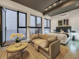 Spacious, balcony, Rooftop pool, balcony, AC - Le Cap - 0