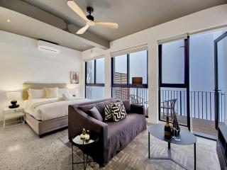 Brand new, luxury, wifi, pool with 24hr security - 4