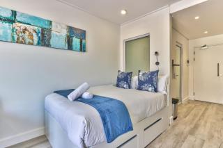 Arty Modern Design Studio with Balcony and Pool - Kapstadt - 6
