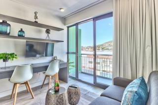Arty Modern Design Studio with Balcony and Pool - Kapstadt - 3