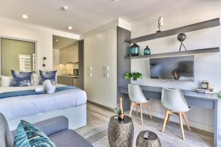 Arty Modern Design Studio with Balcony and Pool - Kapstadt - 2