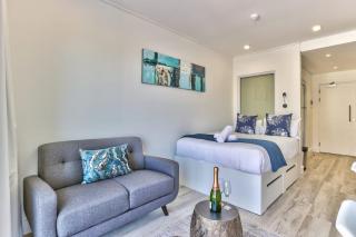 Arty Modern Design Studio with Balcony and Pool - Kapstadt - 1