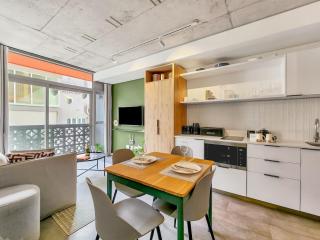 Private Holiday unit, Seapoint. - Cape Town - 1