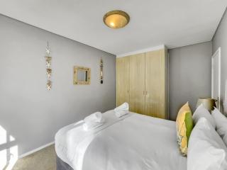 Beachfront Getaway in Dolphin Beach - 2