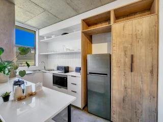 Oceanside, Modern Gem in Seapoint - 5