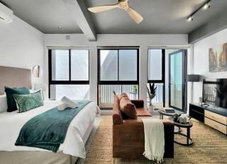 Trendy, secure, private balcony, Wifi & Smart TV - 5