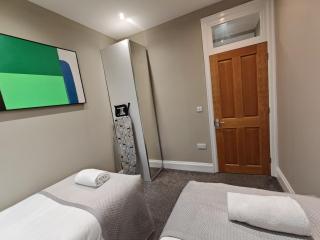 Garland Lovely And Spacious 3 Bedroom Flat London - - 3