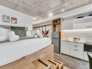 Secure Elegant Apartment Near Sea Point - 4