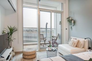 StayShort - Cozy & Bright Studio Retreat for 3 in Dubai Marina - 4