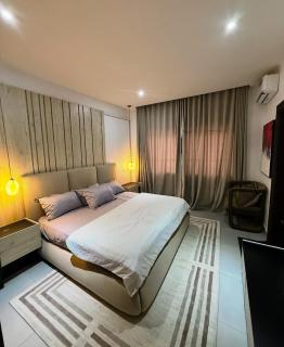 3 bedroom luxury lakeside apartment - 4