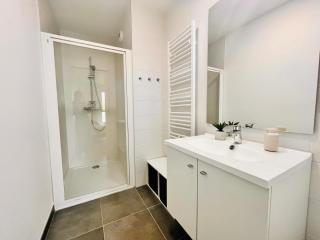 Appartement Élégant avec Loggia & Parking Privé - 4