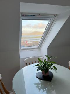 Exclusive top floor 2 bedroom with a stunning view - Lerwick - 9