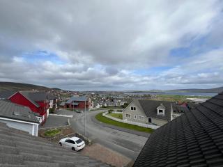 Exclusive top floor 2 bedroom with a stunning view - Lerwick - 5