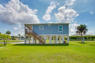 Sunny Fort Myers Home Golf, Shop and Relax! - 7