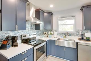 Sunny Fort Myers Home Golf, Shop and Relax! - 4