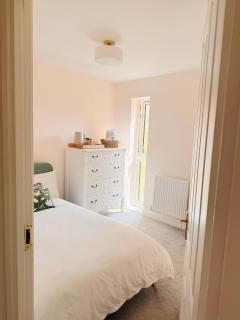 Quiet Cosy Room with Private Bathroom & LUSH Products - 2