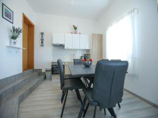 Luxury Apartment with heated pool in Starigrad - 2