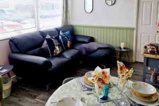 Chalet Ty Lilli Wen -Sleep 6- Pet friendly - Kidwelly - 6