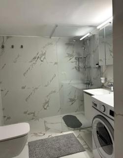 Modern Glyfada Apartment Sleeps 6, 5min Walk to Beach - Atene - 0