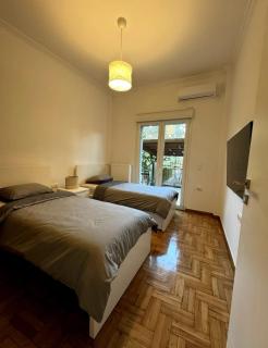 Modern Glyfada Apartment Sleeps 6, 5min Walk to Beach - Atene - 9
