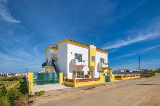 PORTO BATEL Family&Friends Beach House - 0