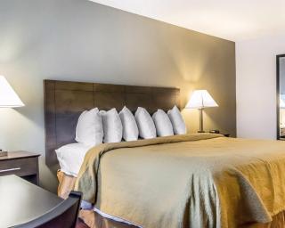 Quality Inn & Suites University-Airport - 2