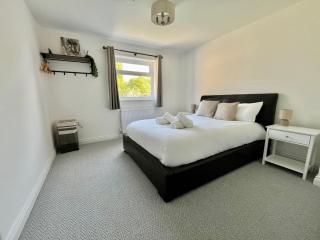 Olive Tree Brighton-Bright & Spacious 4 bedroom home with Garden & Free parking - 1