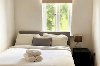 Secure 2BD Retreat: Modern Comfort in Privacy - Chatham - 6