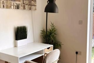 Secure 2BD Retreat: Modern Comfort in Privacy - Chatham - 7