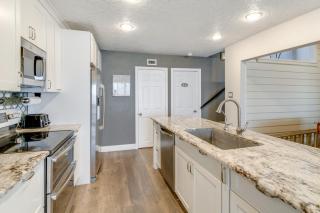 Boat and Fish Gem with Water Views on Lake Livingston - 3