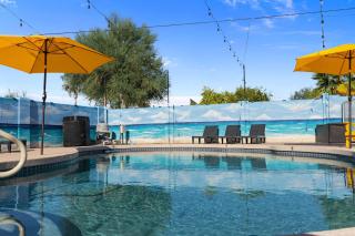 This is it - Great Location -13 Beds - Pool - Gym - Phoenix - 6