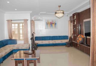 Deluxe Indulgence Hotel & Suites - Mama - 5