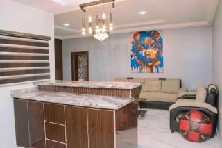 Deluxe Indulgence Hotel & Suites - Mama - 2
