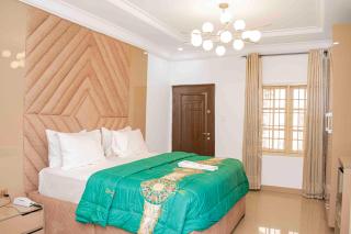 Deluxe Indulgence Hotel & Suites - Mama - 1