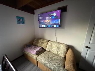 Tranquil, Inviting, and Unique Cedar Cabin Home with Modern Finishes, Smart TV's, and WIFI! - Fort Pierce - 6