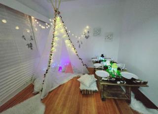 Private 2 BR Cozy Home Private Parking Free Sparkling and Goodies! 4 mins from Metrotown - 9