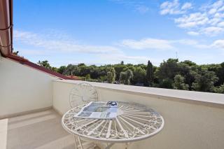Kajumami Apartments with Hot Tub and Private Terraces - 5