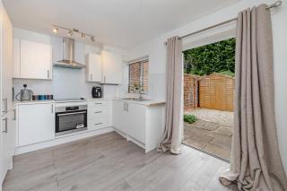 Lovely 2 Bedroom House - Cheshunt - 5
