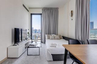 Spacious 1BR Corner Unit in JVC - 9