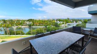 Large balcony and amazing river View - - 9