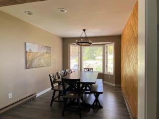 Stunning 4 BR Home Mountain Views Tranquil Setting - 7