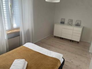 Sun-Kissed Apartment - 6