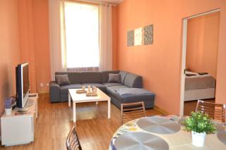 Spacious Old Town Family Peachy 2 bedrooms Apartment, Nearby the Riga Presidential Castle - 2