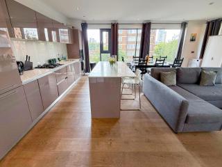 Modern 3-Bedroom Apt with Balcony & Lift near London Bridge , Borough Market , The Shard - 5