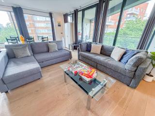 Modern 3-Bedroom Apt with Balcony & Lift near London Bridge , Borough Market , The Shard - 8