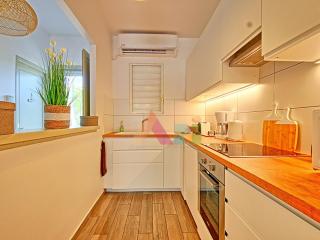 Villa Rainbow : Évasion de Rêve à la Baie Orientale avec Piscine et Plage à Proximité - FR-1-734-57 - 1