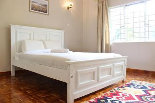 Charming 3-Bedroom Townhouse with Garden & Balcony - Lavington, Nairobi - Nairobi - 9